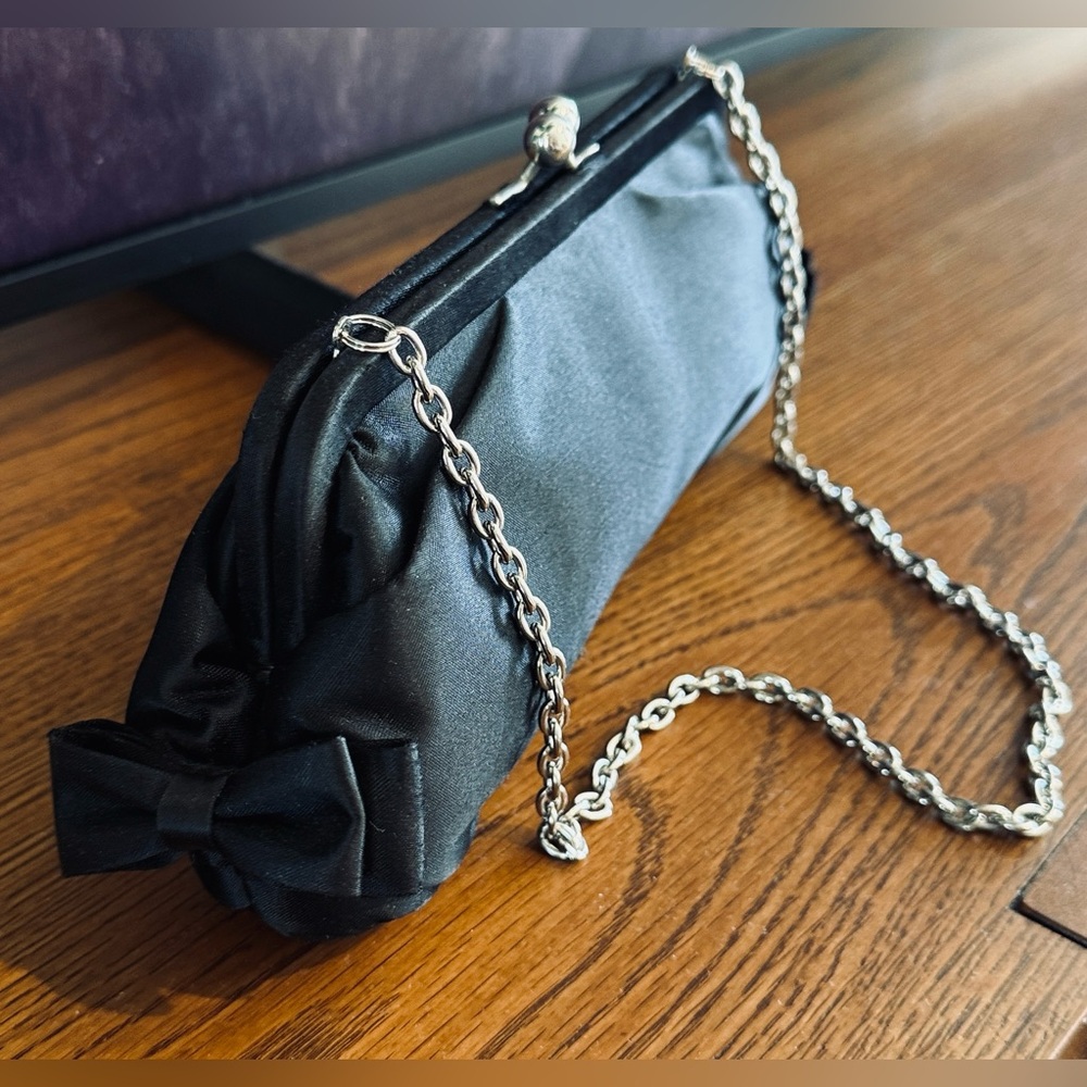 Elegant Black Satin Bow Clutch with Chain Strap La Sera by Franchi